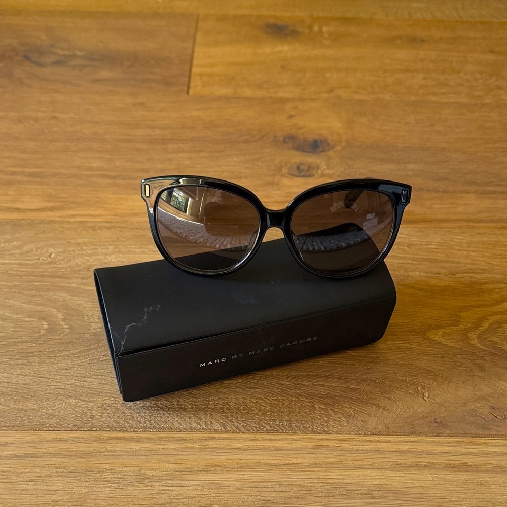 Marc Jacobs Sleek Black Sunglasses